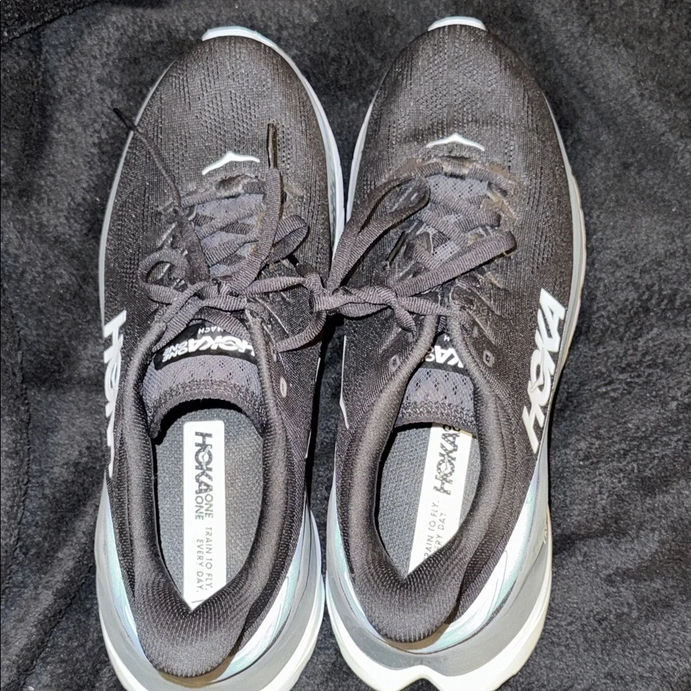 Hoka One One Mach 4 | Black & Dark Shadow | Size 10D like New condition.